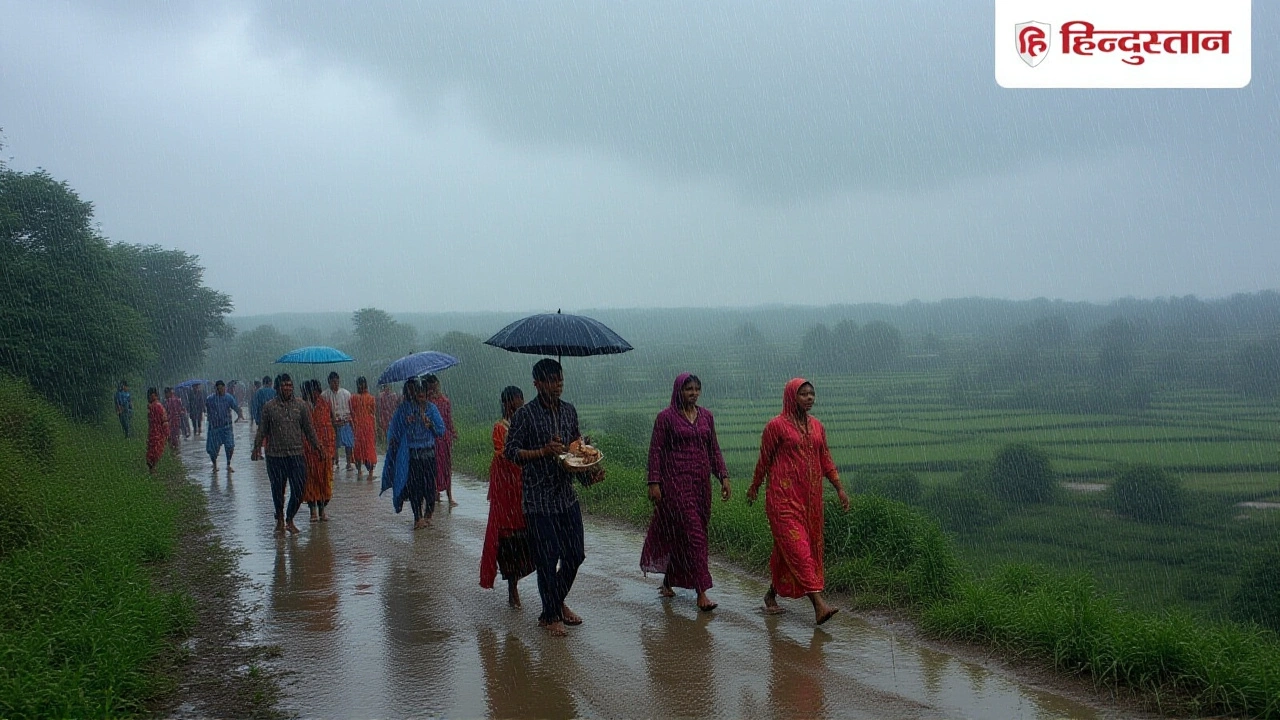 IMD ने चेतावनी: साइक्लोन शक्ति व पश्चिमी डिस्टर्बेंस से भारी बारिश